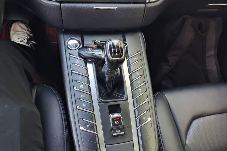 Used Zotye SR9 2017 2.0T Manual "Ultimate Heart" Edition Gear Lever