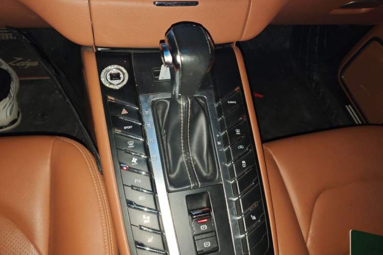Used Zotye SR9 2017 2.0T Automatic Ultimate Dream Edition Gear Lever