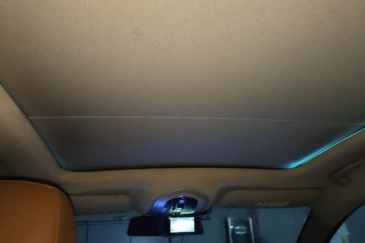 Used Zotye SR9 2017 2.0T Automatic Ultimate Light Edition Headliner