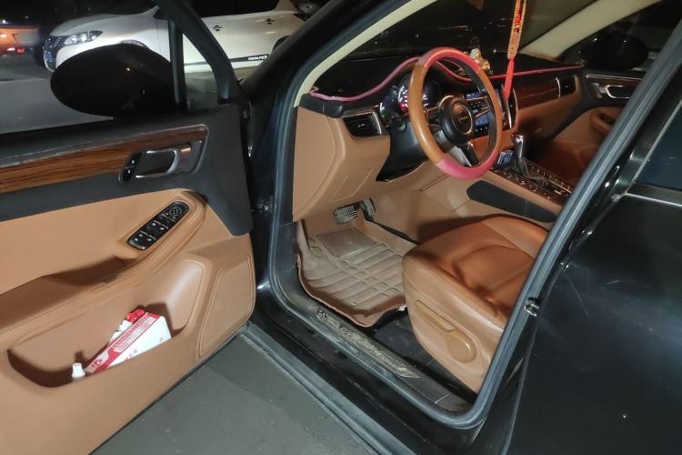 Used Zotye SR9 2017 2.0T Automatic Ultimate Light Edition Interior 3