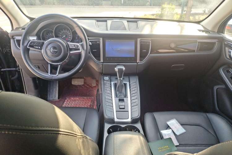 Used Zotye SR9 2017 2.0T Automatic Ultimate Light Edition Interior 3