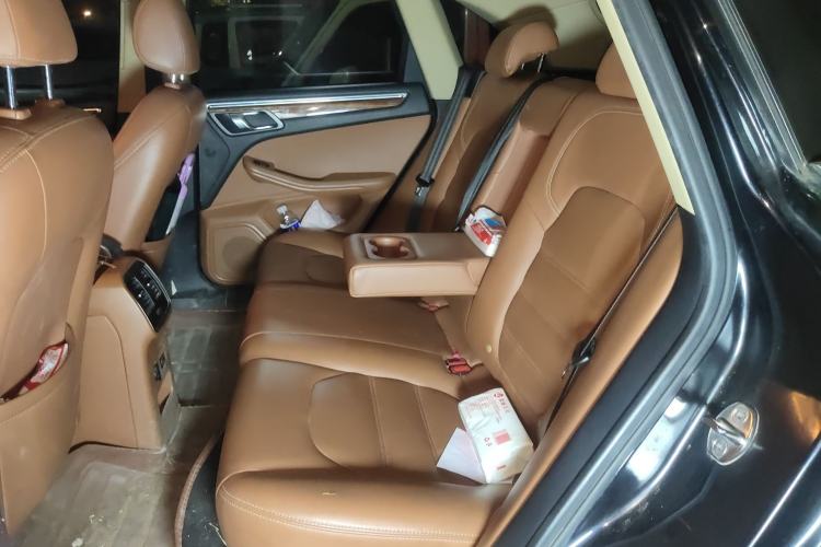 Used Zotye SR9 2017 2.0T Automatic Ultimate Light Edition Interior 4