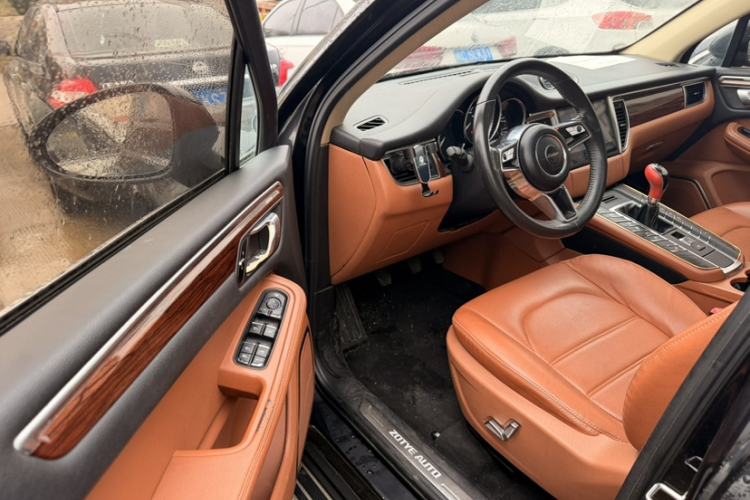 Used Zotye SR9 2017 2.0T Manual "Ultimate Heart" Edition Interior 7