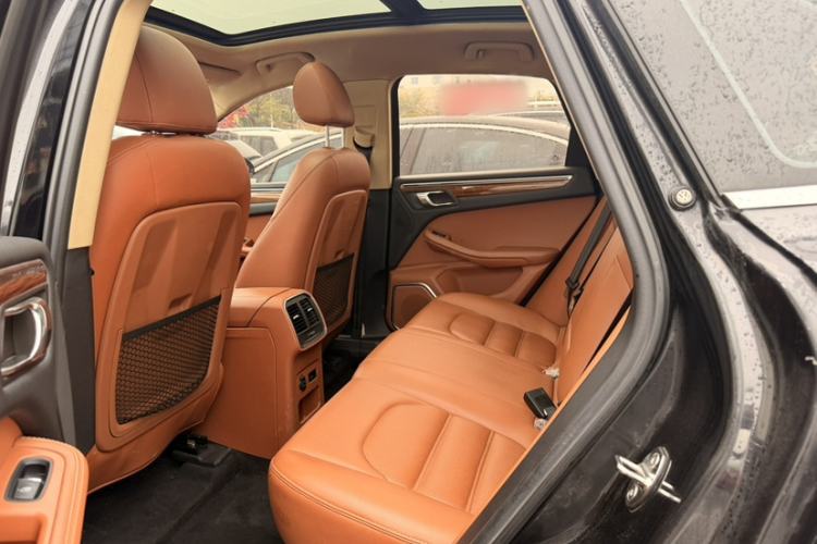 Used Zotye SR9 2017 2.0T Manual "Ultimate Heart" Edition Interior 8