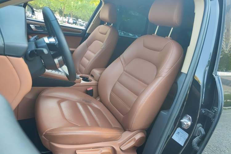 Used Zotye SR9 2017 2.0T Automatic Ultimate Road Edition Left Front Seat