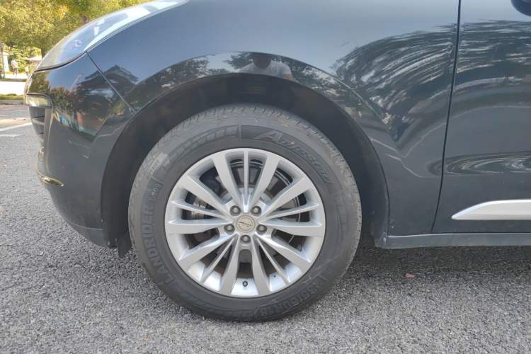 Used Zotye SR9 2017 2.0T Automatic Ultimate Road Edition Left Front Wheel Hub