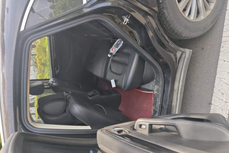 Used Zotye SR9 2017 2.0T Automatic Ultimate Road Edition Left Rear Seat