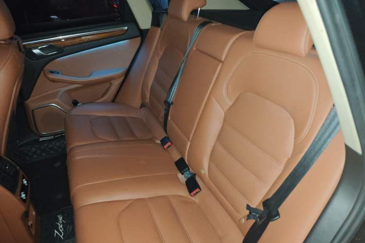 Used Zotye SR9 2017 2.0T Automatic Ultimate Dream Edition Left Rear Seat