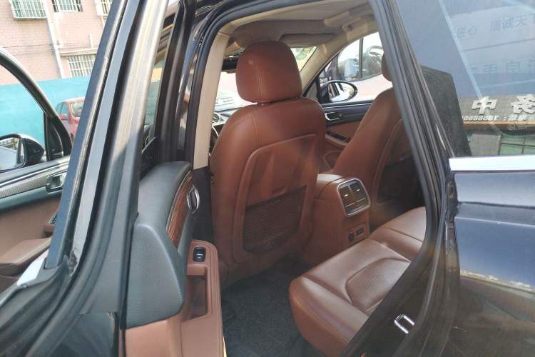 Used Zotye SR9 2017 2.0T Automatic Ultimate Edition Left Rear Seat