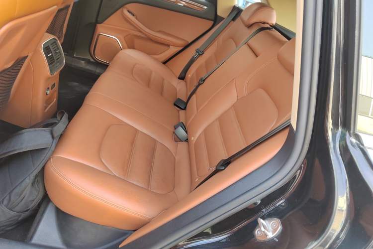 Used Zotye SR9 2017 2.0T Manual "Ultimate Heart" Edition Left Rear Seat