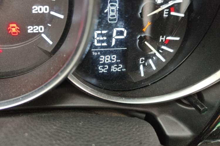 Used Zotye SR9 2017 2.0T Automatic Ultimate Edition Odometer Close Up