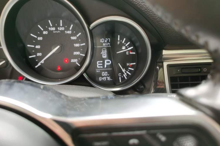Used Zotye SR9 2017 2.0T Automatic Ultimate Edition Odometer Close Up