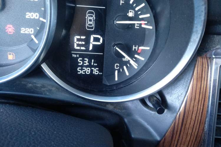 Used Zotye SR9 2017 2.0T Automatic Ultimate Road Edition Odometer Close Up