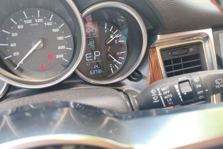 Used Zotye SR9 2017 2.0T Automatic Ultimate Edition Odometer Close Up