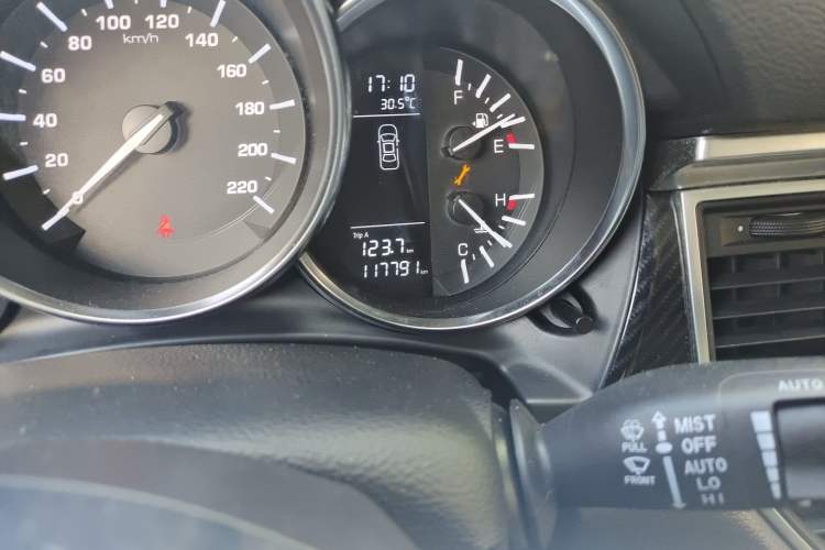 Used Zotye SR9 2017 2.0T Manual "Ultimate Heart" Edition Odometer Close Up