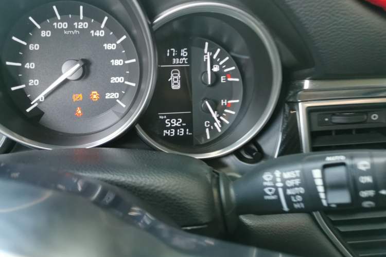 Used Zotye SR9 2017 2.0T Manual "Ultimate Heart" Edition Odometer Close Up