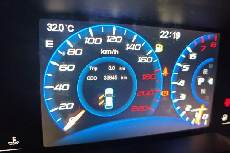 Used Zotye SR9 2017 2.0T Automatic Ultimate Dream Edition Odometer Close Up