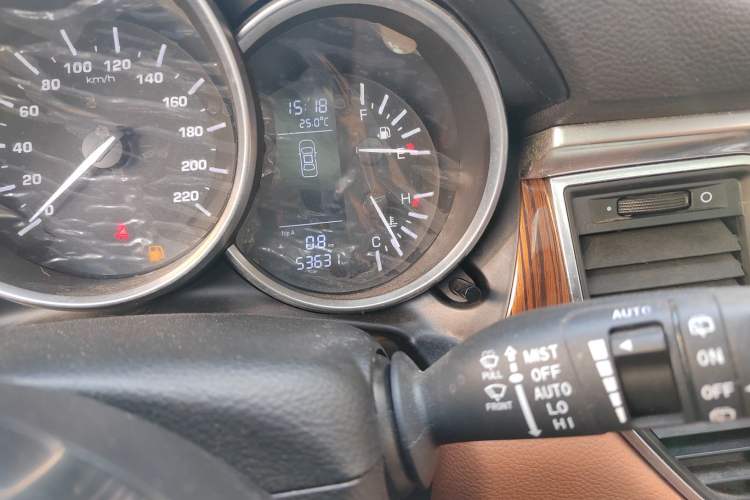 Used Zotye SR9 2017 2.0T Manual "Ultimate Heart" Edition Odometer Close Up