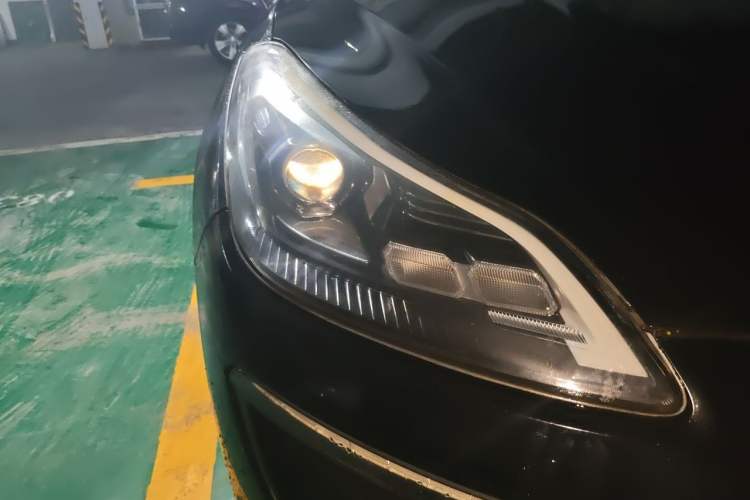 Used Zotye SR9 2017 2.0T Automatic Ultimate Light Edition Right Front Headlight