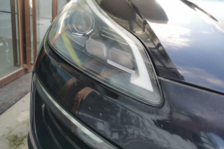 Used Zotye SR9 2017 2.0T Manual "Ultimate Heart" Edition Right Front Headlight