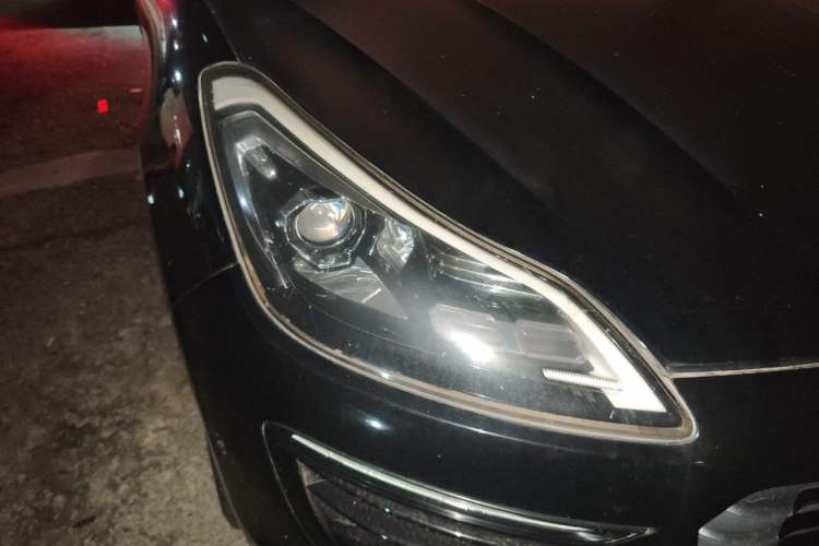 Used Zotye SR9 2017 2.0T Automatic Ultimate Dream Edition Right Front Headlight