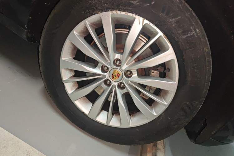 Used Zotye SR9 2017 2.0T Automatic Ultimate Road Edition Right Front Wheel Hub