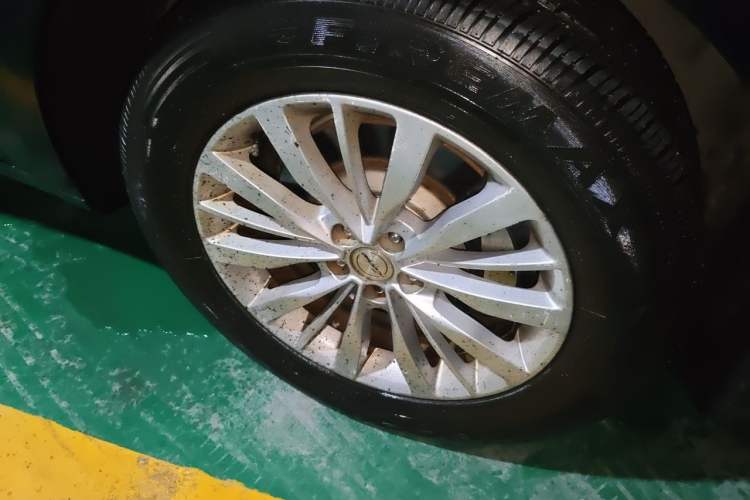 Used Zotye SR9 2017 2.0T Automatic Ultimate Light Edition Right Front Wheel Hub