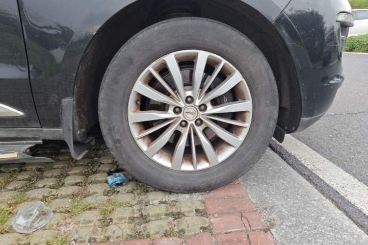 Used Zotye SR9 2017 2.0T Automatic Ultimate Edition Right Front Wheel Hub