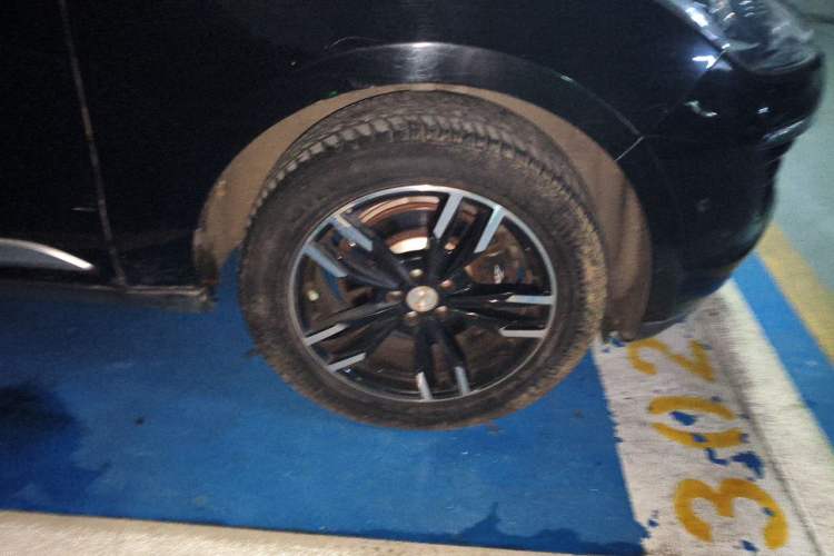 Used Zotye SR9 2017 2.0T Automatic Ultimate Dream Edition Right Front Wheel Hub