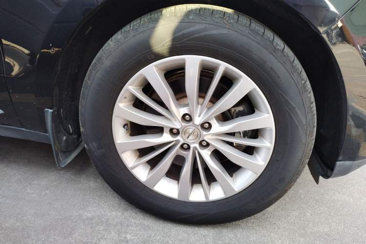 Used Zotye SR9 2017 2.0T Automatic Ultimate Edition Right Front Wheel Hub