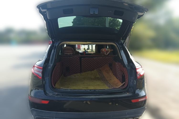 Used Zotye SR9 2017 2.0T Manual "Ultimate Heart" Edition Trunk