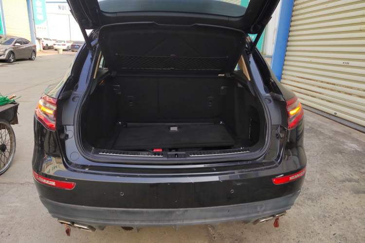 Used Zotye SR9 2017 2.0T Manual "Ultimate Heart" Edition Trunk