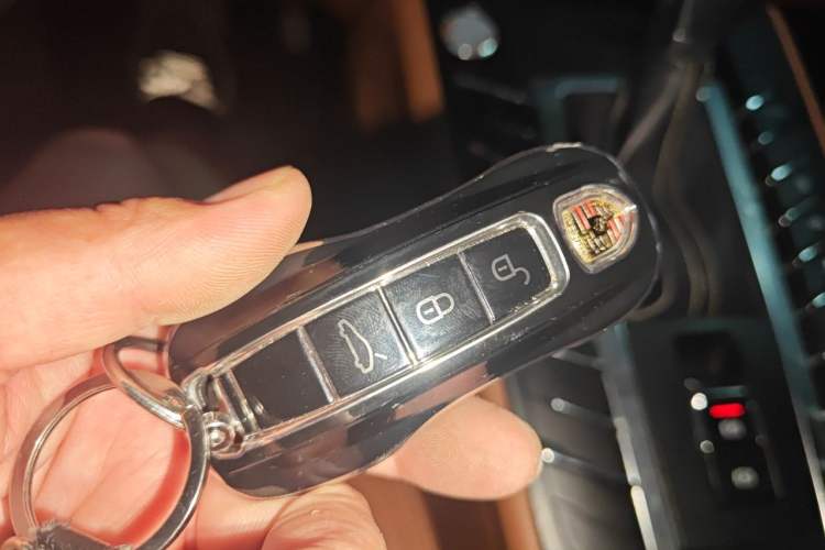 Used Zotye SR9 2017 2.0T Automatic Ultimate Road Edition Vehicle Key