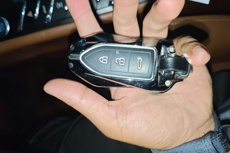 Used Zotye SR9 2017 2.0T Automatic Ultimate Light Edition Vehicle Key