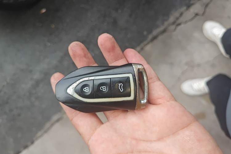 Used Zotye SR9 2017 2.0T Automatic Ultimate Light Edition Vehicle Key