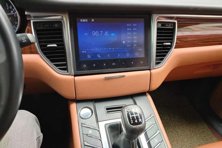 Used Zotye SR9 2017 2.0T Manual "Ultimate Road" Edition Audio And AC Panel
