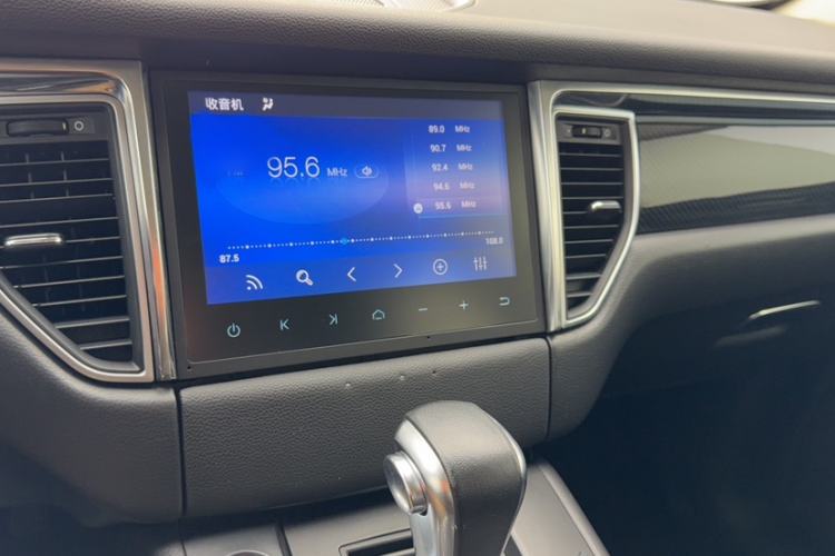 Used Zotye SR9 2017 2.0T Automatic Ultimate Road Edition Audio And AC Panel