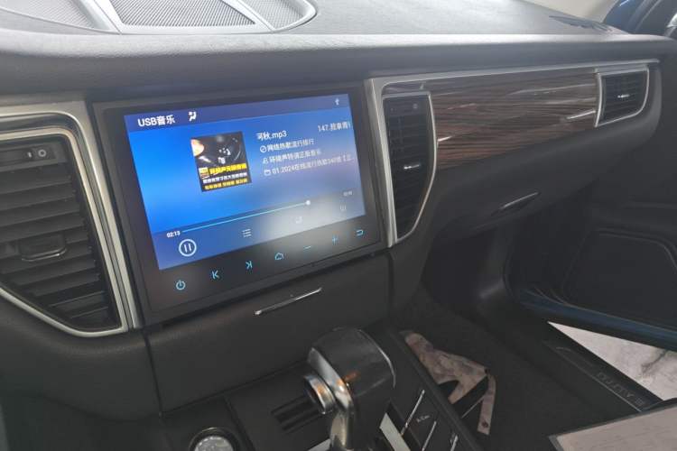 Used Zotye SR9 2017 2.0T Automatic Ultimate Road Edition Audio And AC Panel