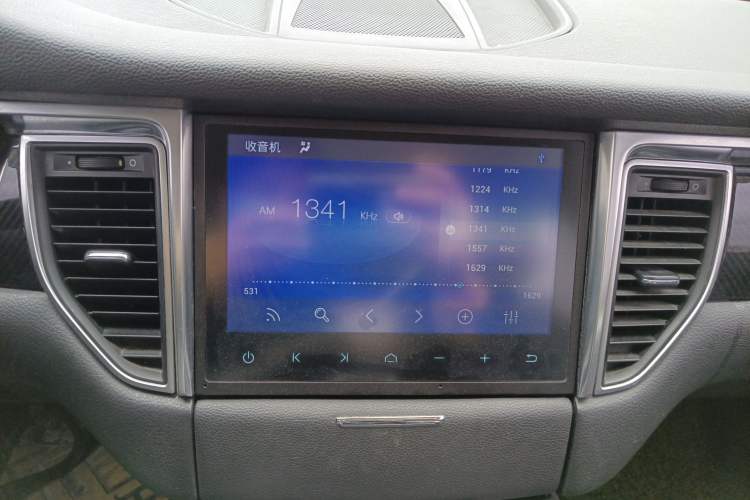 Used Zotye SR9 2017 2.0T Automatic Ultimate Road Edition Audio And AC Panel