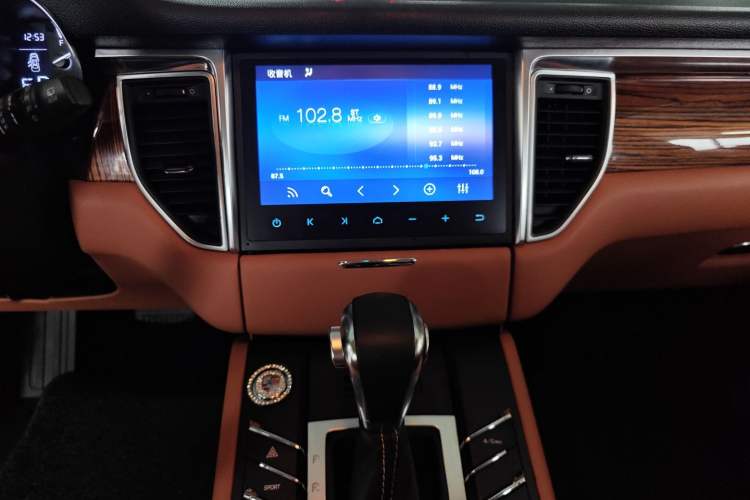 Used Zotye SR9 2017 2.0T Automatic Ultimate Road Edition Audio And AC Panel