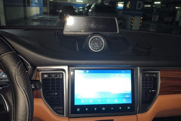 Used Zotye SR9 2017 2.0T Automatic Ultimate Dream Edition Audio And AC Panel