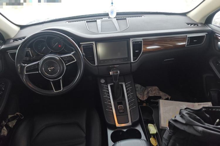 Used Zotye SR9 2017 2.0T Automatic Ultimate Road Edition Center Console