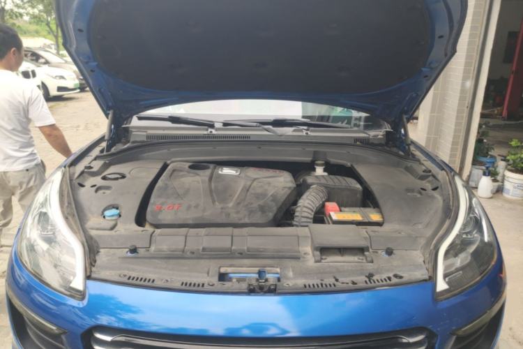 Used Zotye SR9 2017 2.0T Manual "Ultimate Road" Edition Engine Bay