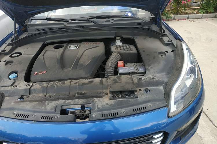 Used Zotye SR9 2017 2.0T Manual "Ultimate Light" Edition Engine Bay Left