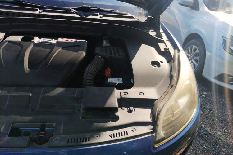 Used Zotye SR9 2017 2.0T Automatic Ultimate Dream Edition Engine Bay Left