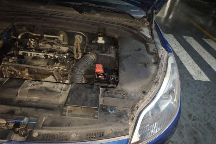 Used Zotye SR9 2017 2.0T Manual "Ultimate Road" Edition Engine Bay Left