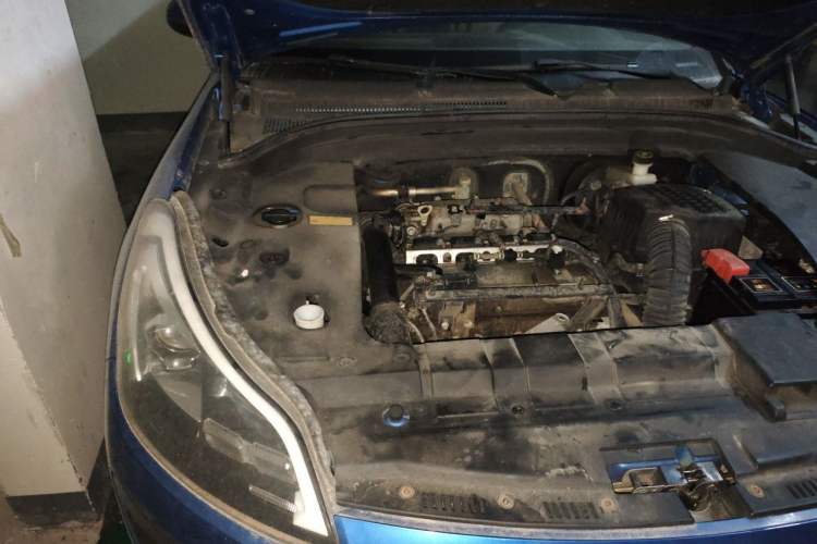 Used Zotye SR9 2017 2.0T Manual "Ultimate Road" Edition Engine Bay Right