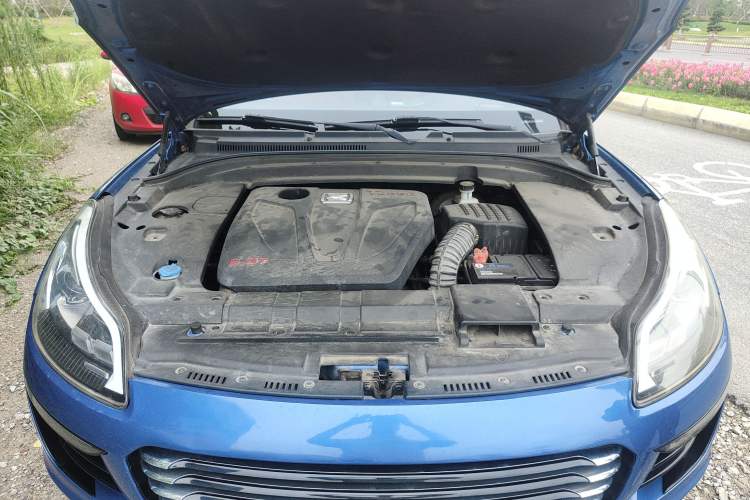 Used Zotye SR9 2017 2.0T Automatic Ultimate Dream Edition Engine Bay