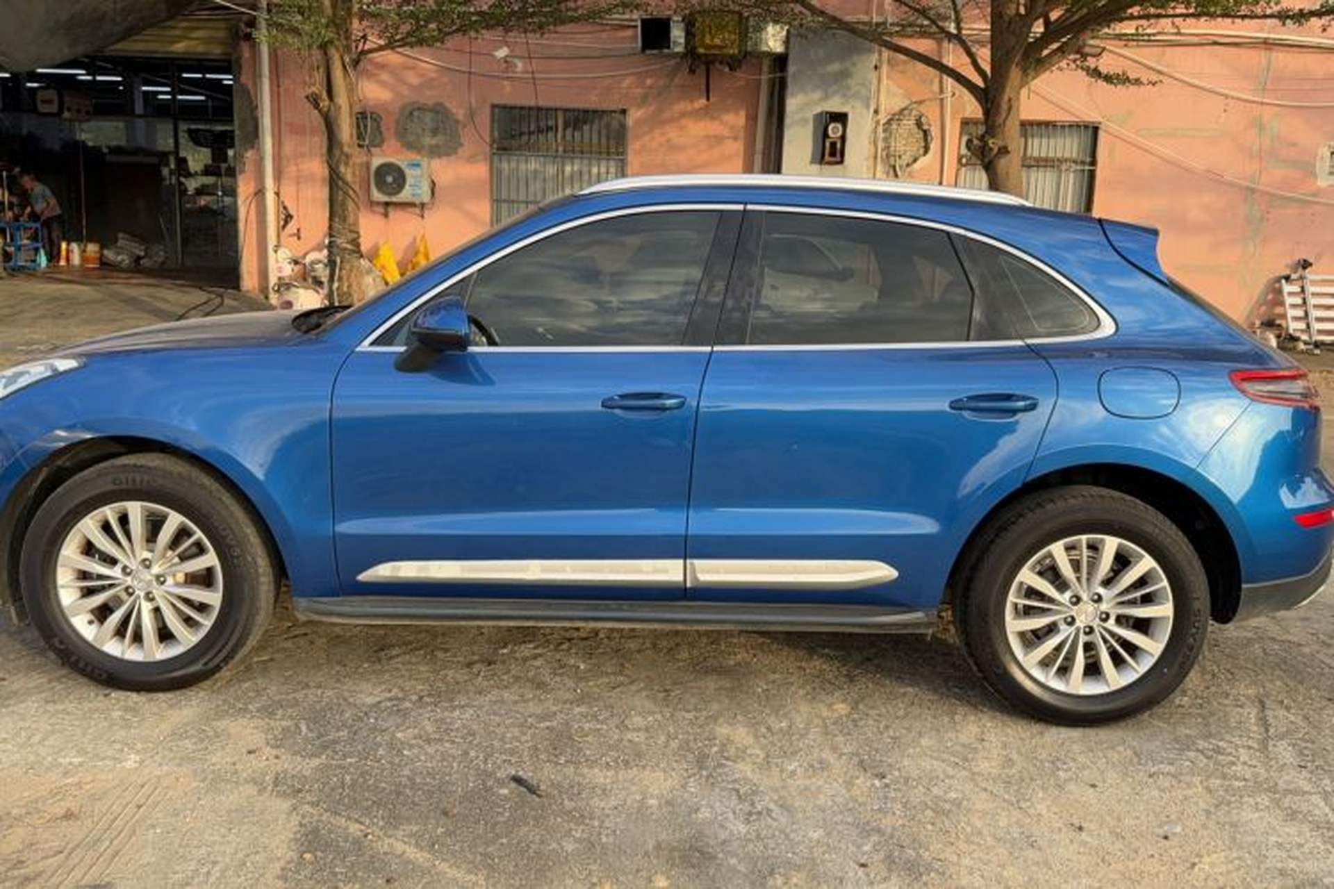 Used Zotye SR9 2017 2.0T Automatic Ultimate Edition Exterior 5