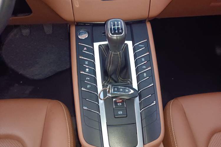Used Zotye SR9 2017 2.0T Manual "Ultimate Light" Edition Gear Lever